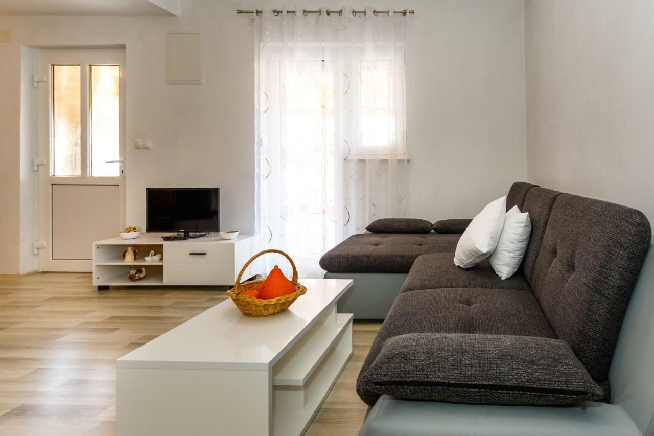 Apartman Dobrila Vrh  Ngoại thất bức ảnh